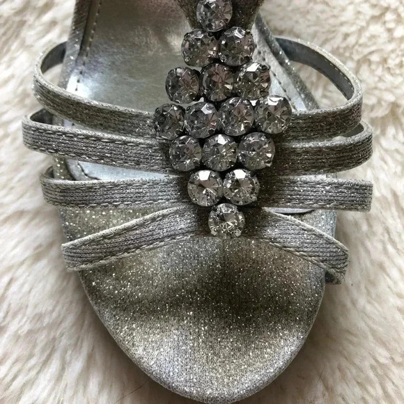 Nina Sparkly Silver 2” Heels Size 5.5 - Picture 5 of 14